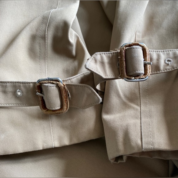 Classic Burberry Trench with Wool Removable Lining, Size 10 - Picture 8 of 16